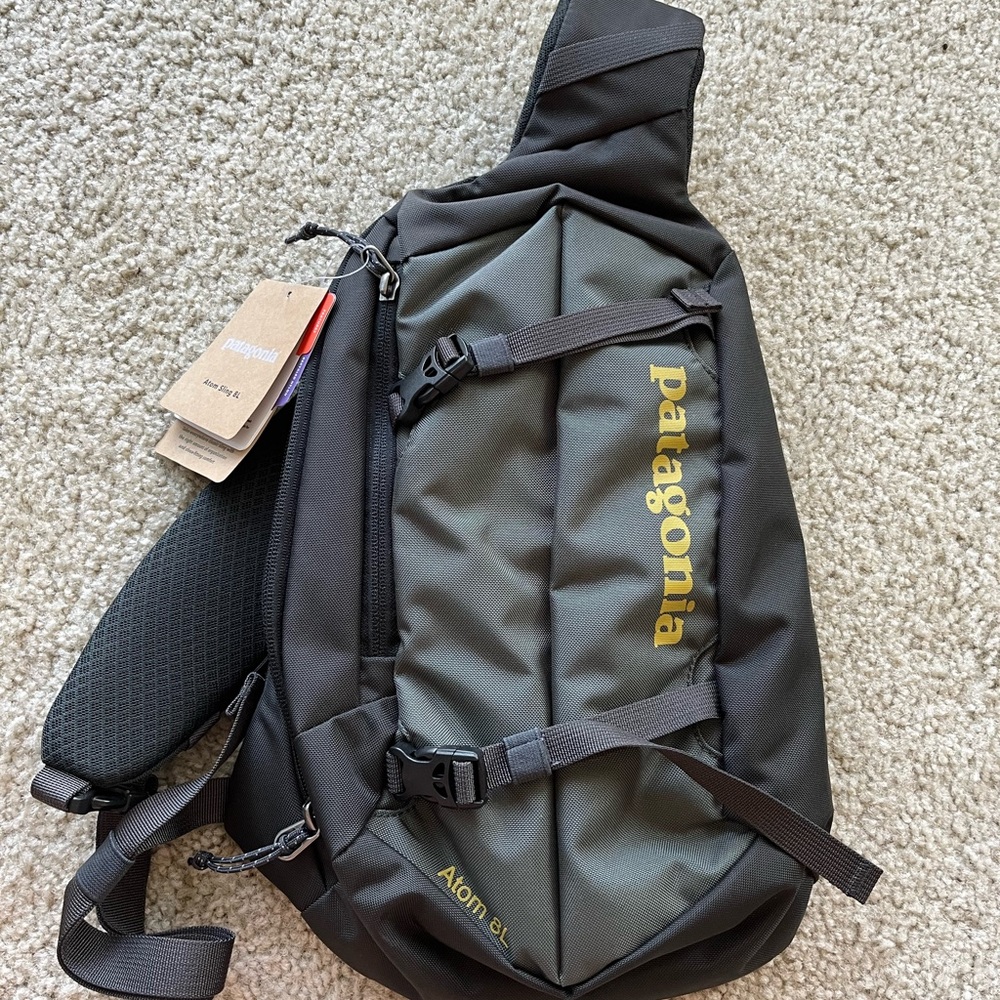 New w/tags Patagonia Atom 8L sling bag
